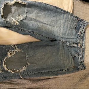 AMERICAN EAGLE MOM JEANS